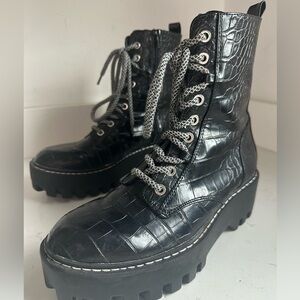 Zara combat‎ textured lace up zippered boots sz 8.5